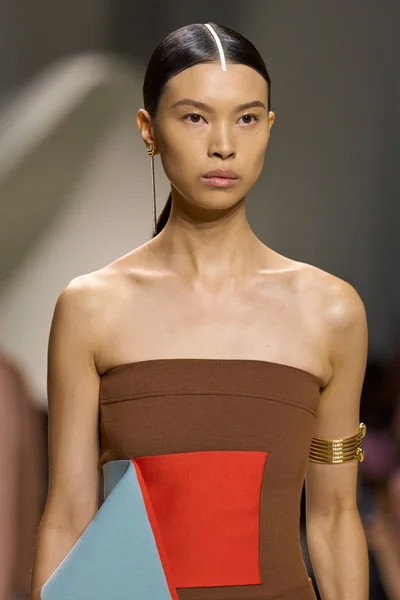 Look 10
